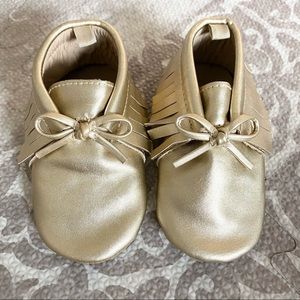 Old Navy Baby/toddler gold moccasins 18-24 mo